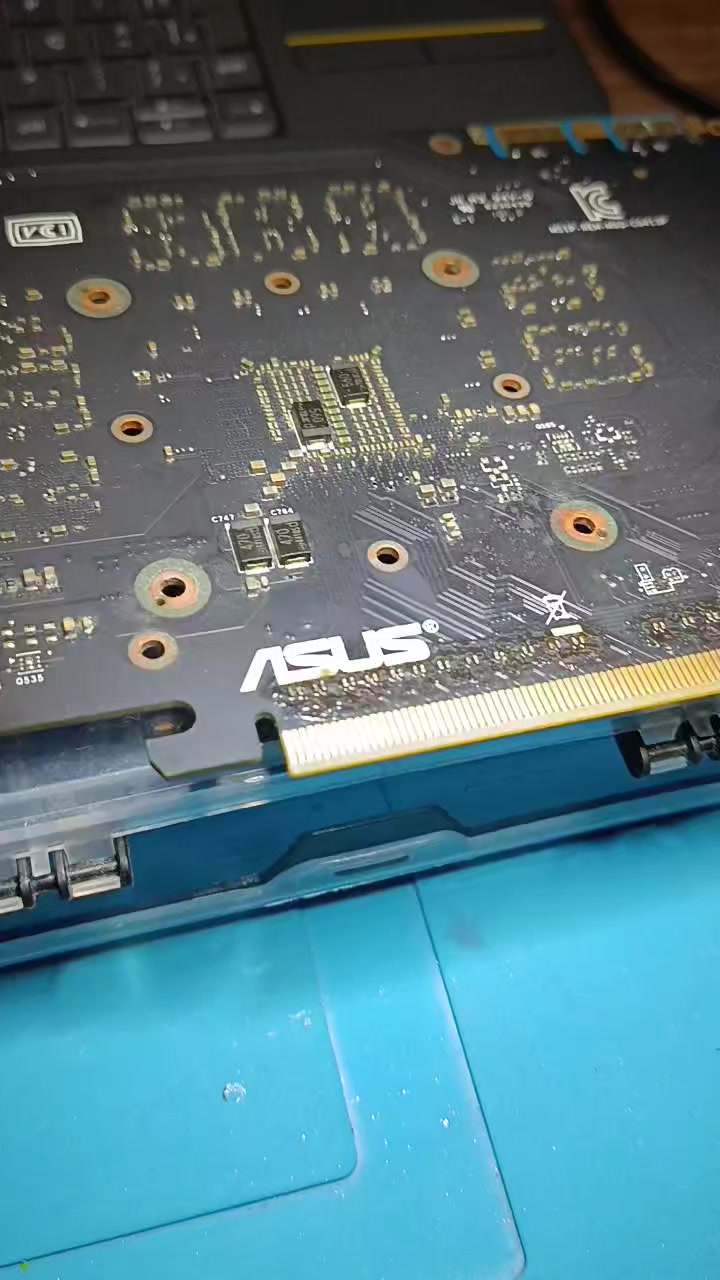 PCB / GPU: Inspeção de placa e limpeza de resíduos de fluxo